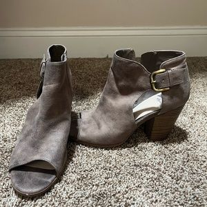Hardly worn. Good condition